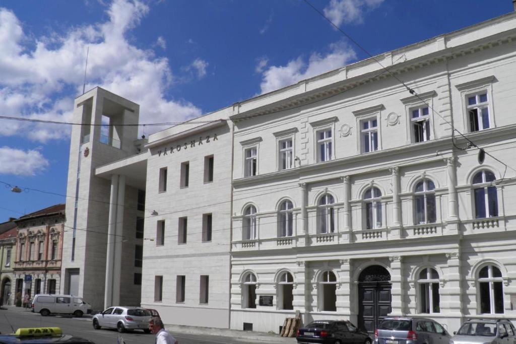 Smart B Apartman Miskolc Exteriör bild